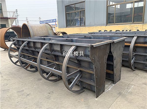 高速公路隔離墩模具_(dá)常規(guī)介紹
