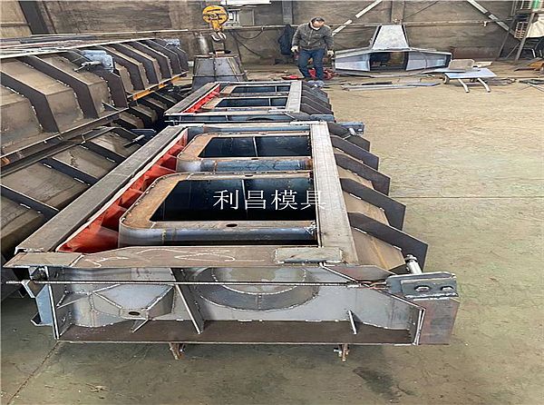 混凝土擋土護(hù)坡模具_(dá)簡(jiǎn)介
