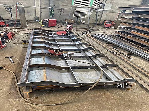 防撞護欄模具的成型標(biāo)準(zhǔn)