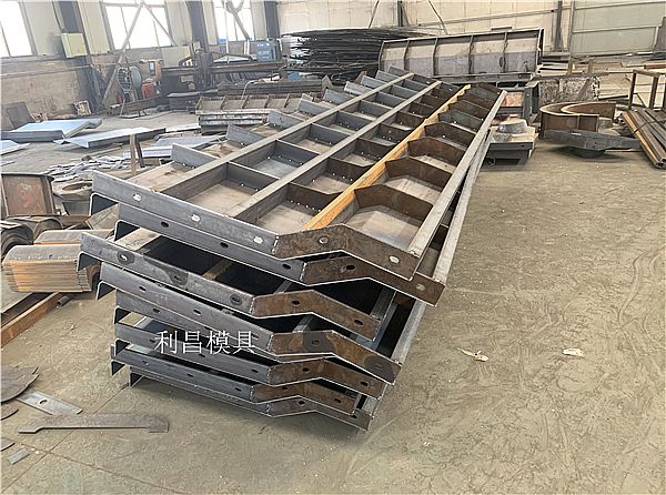 公路防撞墩模具 防撞墩模具應用介紹