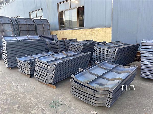 混凝土防撞護(hù)欄模具設(shè)計(jì)方案與說明