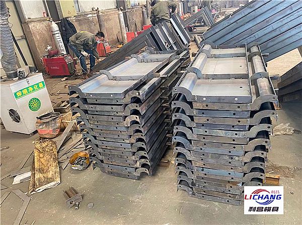 關(guān)于防撞墻模板的細(xì)節(jié)說明