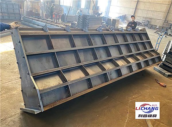 新澤西護欄模具 高速不可或缺的模板